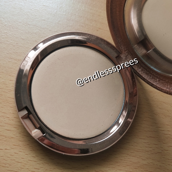 MAC Skinfinish Sunstruck Matte Bronzer in Matte Light Golden - Picture 8 of 8